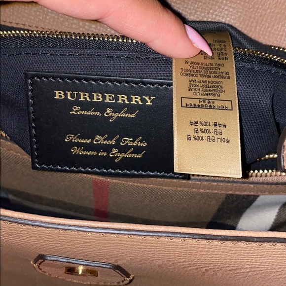 Burberry
Camberley Medium Saffiano Tote Bag, Sand - Picture 7 of 10